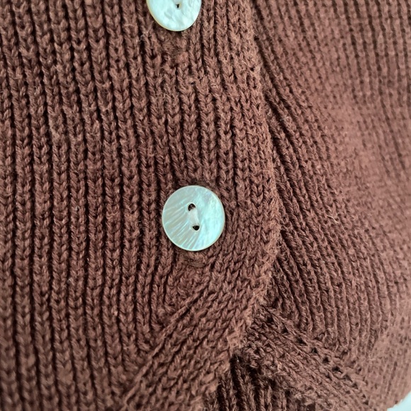 Sold ⚡️ Brown Knit Button Down Top with Shell Buttons size Medium - Picture 3 of 4